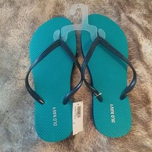*free when bundled*NWT old navy flip flops